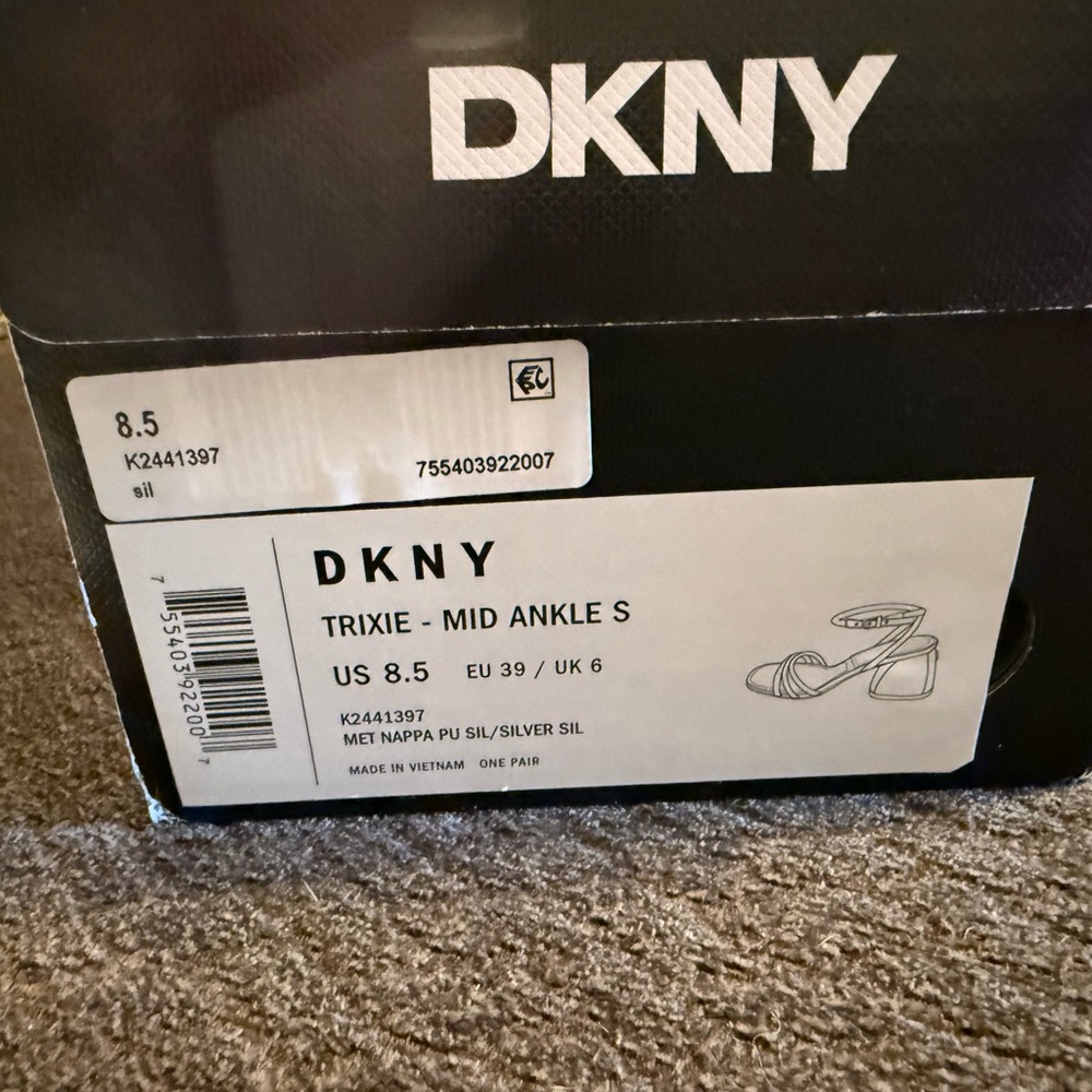New DKNY Metallic Silver Block 2.5” Heel Sandals Trixie mid ankle size 8.5 - Picture 2 of 9